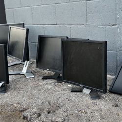 Lot of Dell Monitors – Mixed Sizes (Sell All Together)