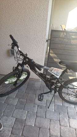 New mountain bike - need it gone will sell for cheap