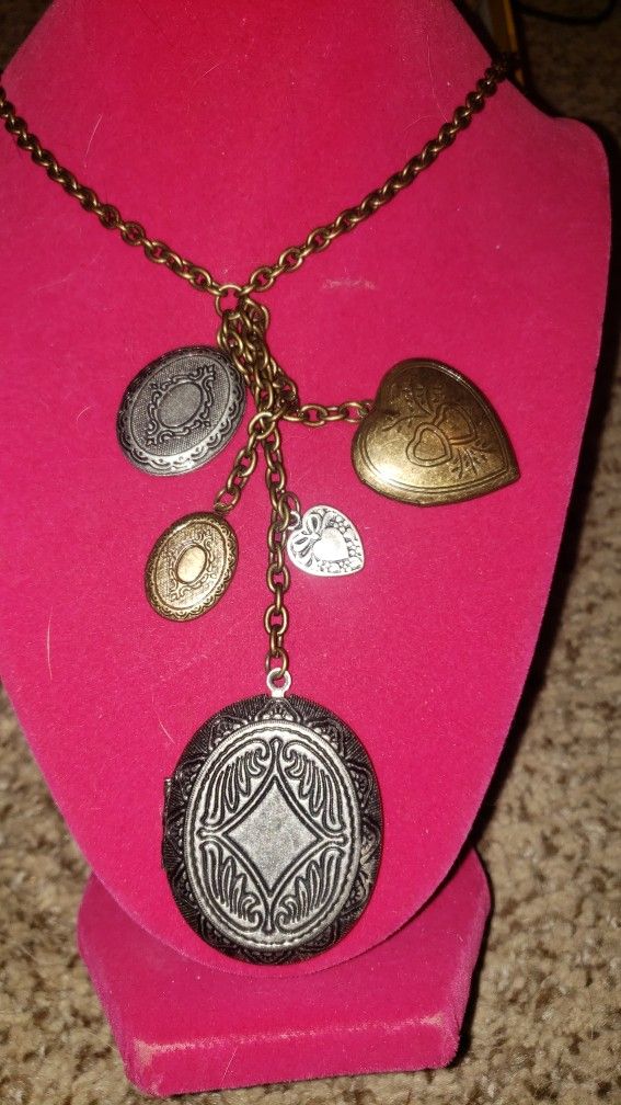 VINTAGE   LOCKET NECKLACE, CAN USE LOCKETS ON OTHER CHAINS