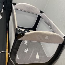 Play yard /bassinet For Baby