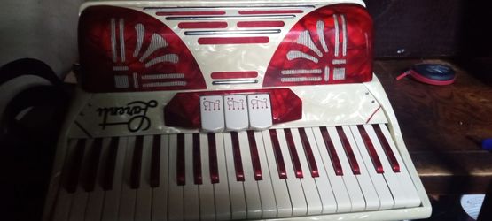 Made in Italy Larenti Accordion