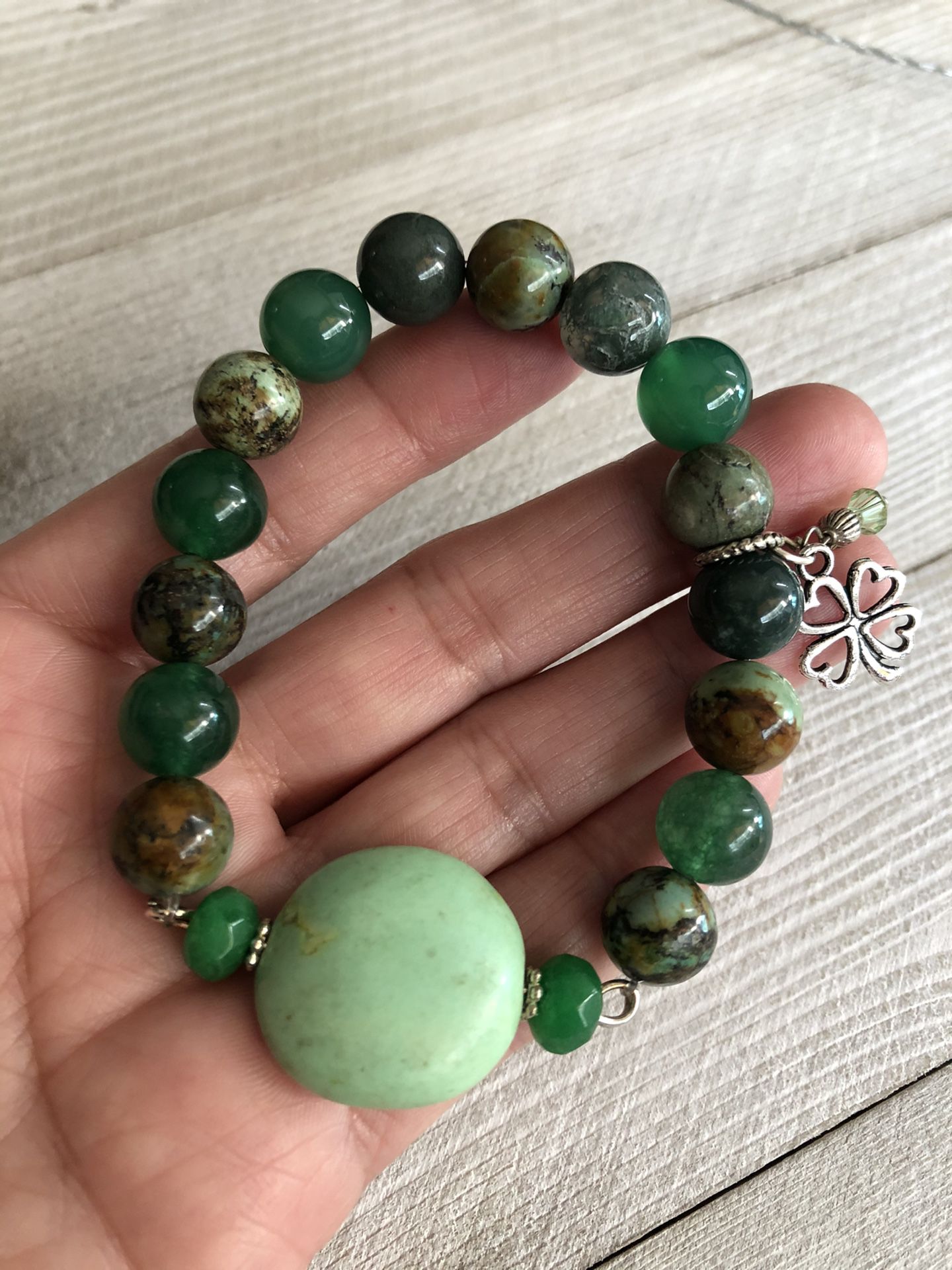 Green tones stretchy bracelet! 🍀