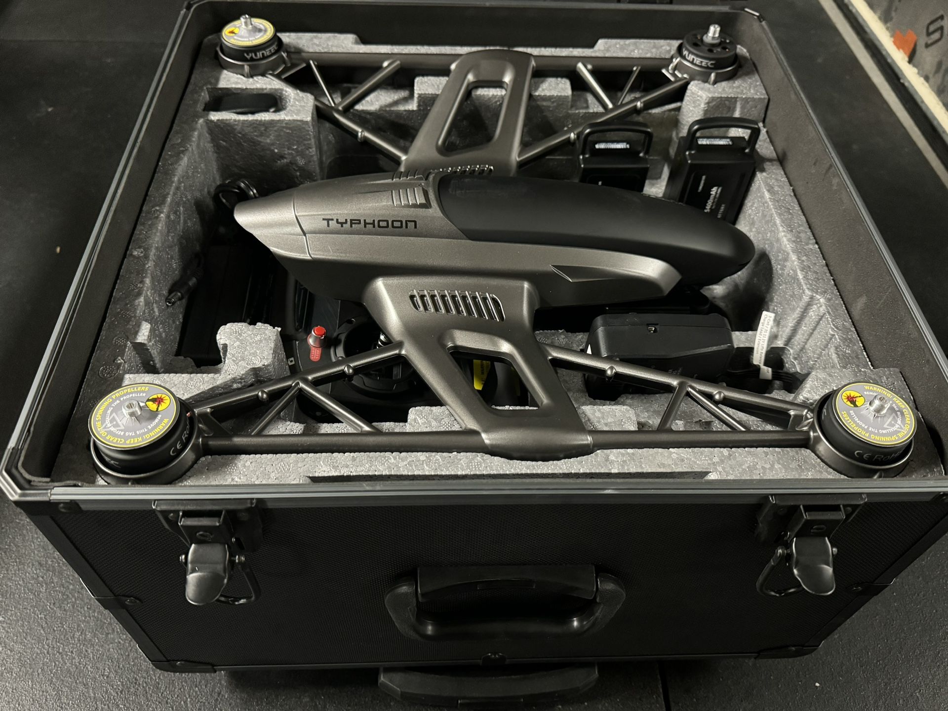 YUNEEC Q500 4K Typhoon Quadcopter with CGO3 Camera, SteadyGrip, and Camera Aluminum Case (RTF)