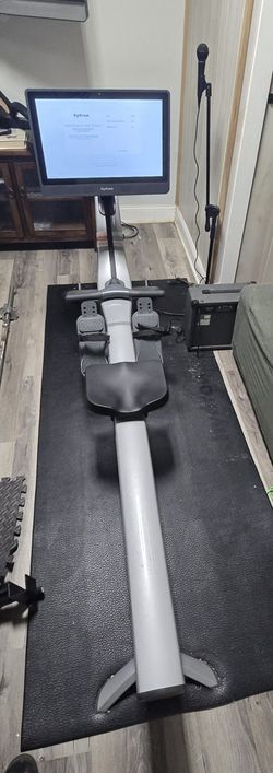 2021 Hydrow Wave Rowing Machine Very Good Condition 51-200 Rides - Oxford, CT