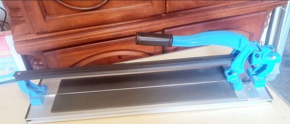 26" Manual Tile Cutter – Excellent Condition – Heavy Duty