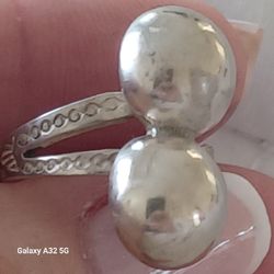 Vtg.Native STERLING SILVER " DOUBLE BALLS" RING- SZ6