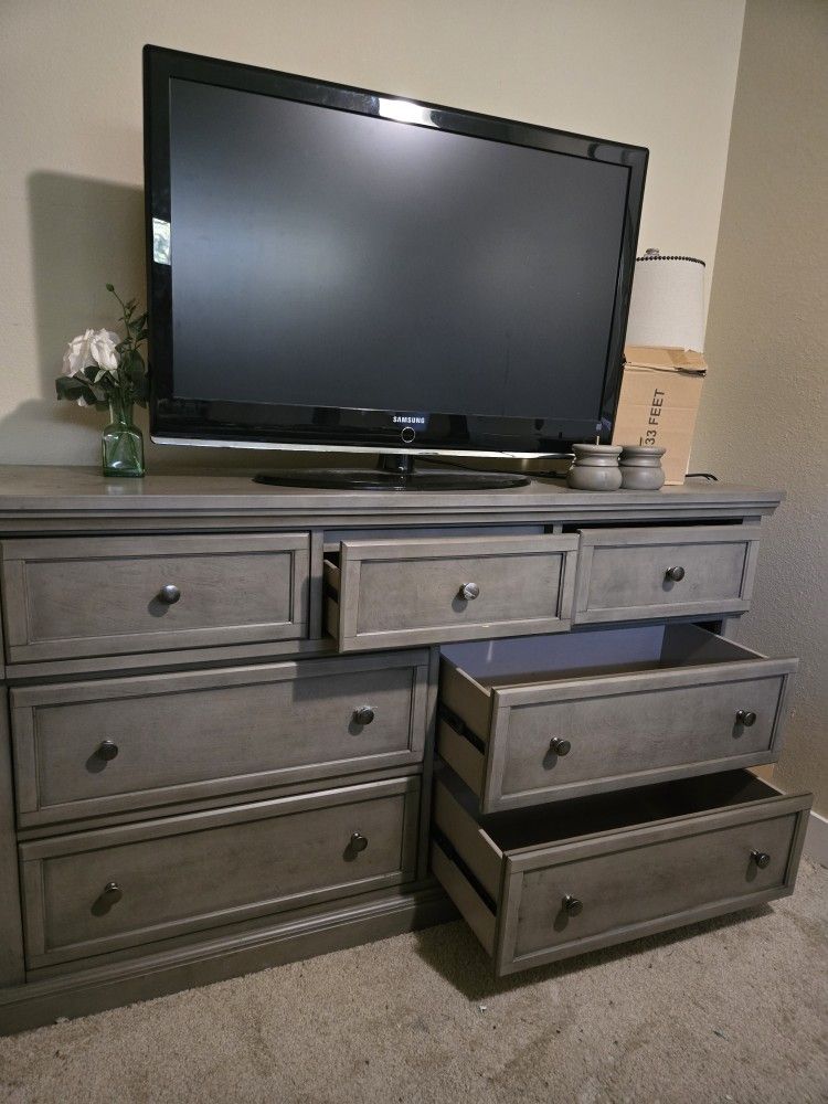 7 Dresser Drawer With Attachable Feet .ASHLEY FURNITURE HOME STORE
