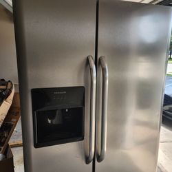 Frigidaire Stainless Steel Side-by-Side Refrigerator – Ice & Water Dispenser – Works Great – OBO