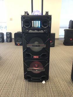 4,000 watt rechargeable Bluetooth speaker/aux/fm/USB and sad port/microphone for karaoke /brand new!!