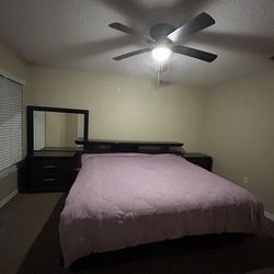 MUST SELL, QUEEN SIZE BED SET! MIRROR INCLUDED!