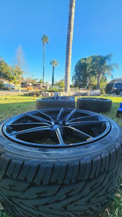 Niche Rims With TOYO Tires