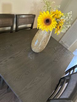 $270 OBO !!! 4/6seat dining table + Bissell spot cleaner