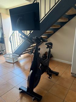 Stationary cycling Bike