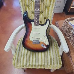 2010 Fender Stratocaster Made In Mexico With Hard Case Sunburst