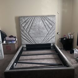 modern gray velvet tufted queen platform bed