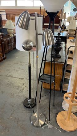 (In store) silver floor lamp