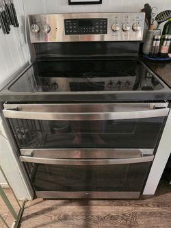 GE Double Oven - Glass Top Broken