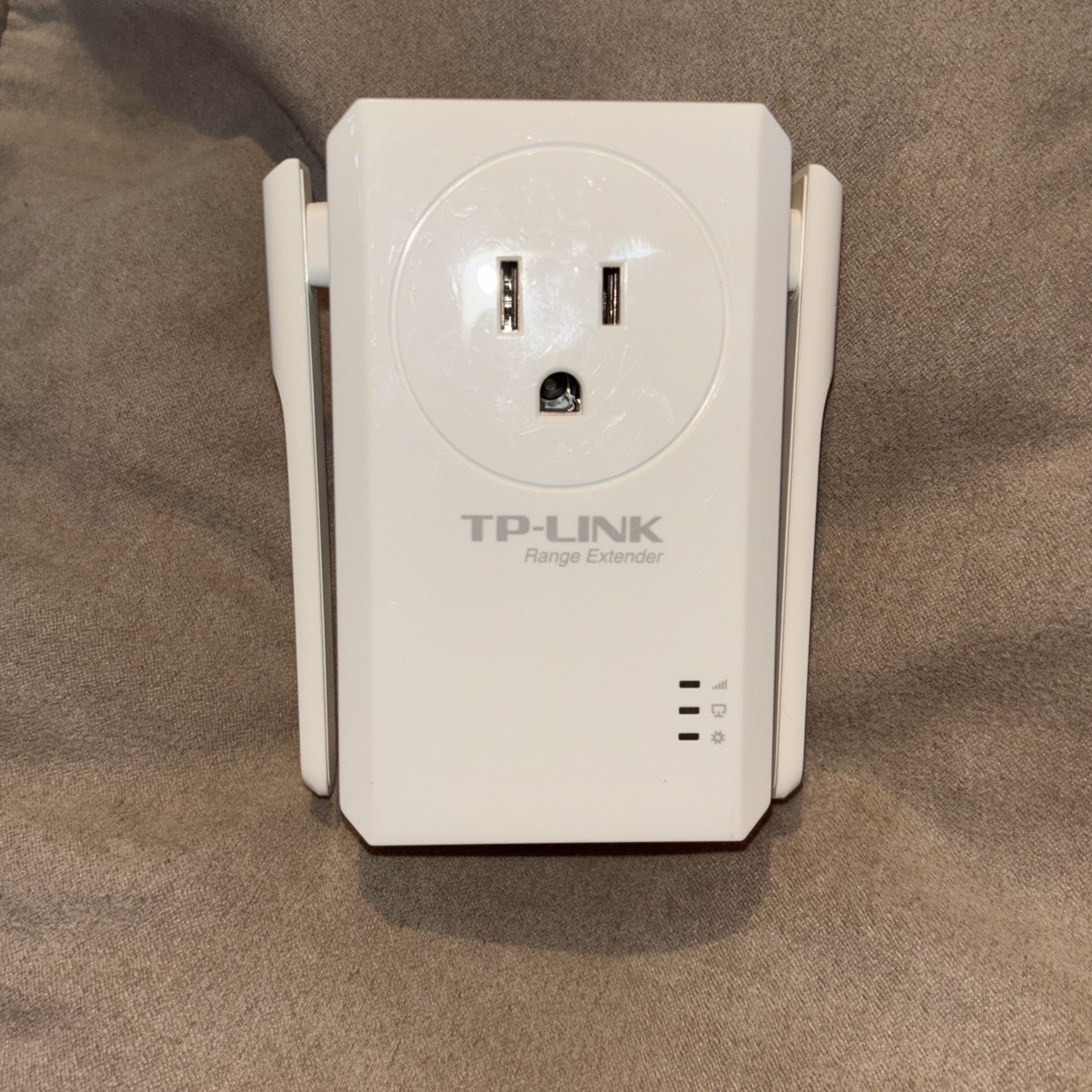 TP-Link 300Mbps Wi-Fi Range Extender with AC Passthrough
