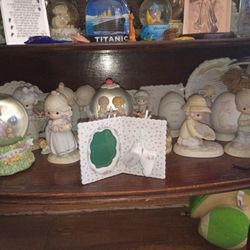 Precious Moments  approximately 25 pieces