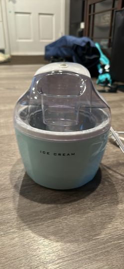Nostalgia electric ice cream maker
