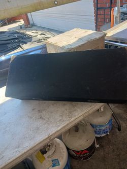 Se bende Cajon Con dos bosinas 12 pulolgadas Marca jbl de 1000 wats por 120 dolares