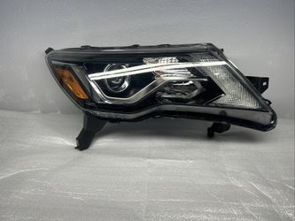 17-20 Nissan Pathfinder Passenger Side RT Headlight OEM 