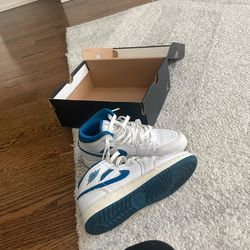 Airjorads Size 4/5 Y 