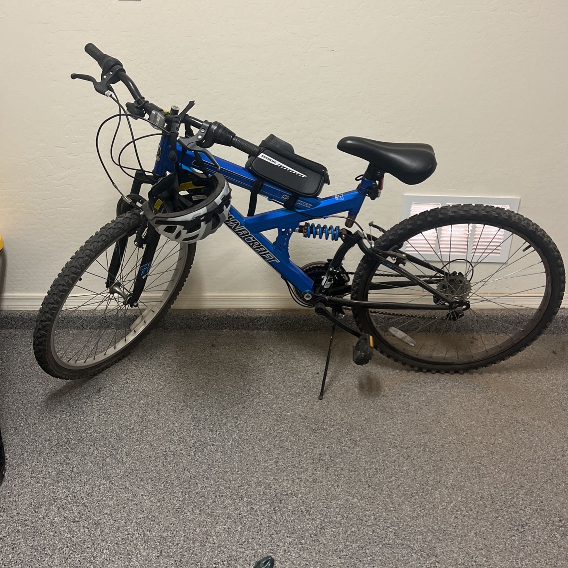Dynacraft mountain Bike With Helmet And Pouch