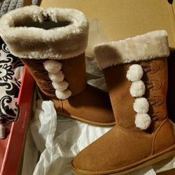 New girls boots sz 4