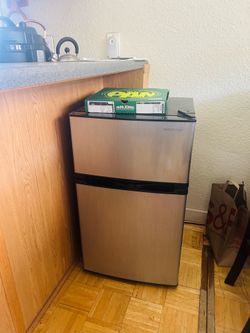 Mini fridge!!