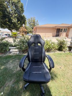 EXCELLENT CONDITION, GAME CHAIR, 60 $$$$FREE DELIVERY