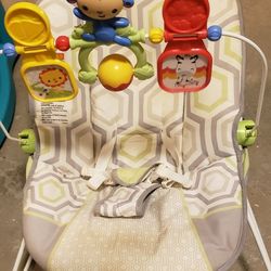 Baby Bouncer - Neutral Colors