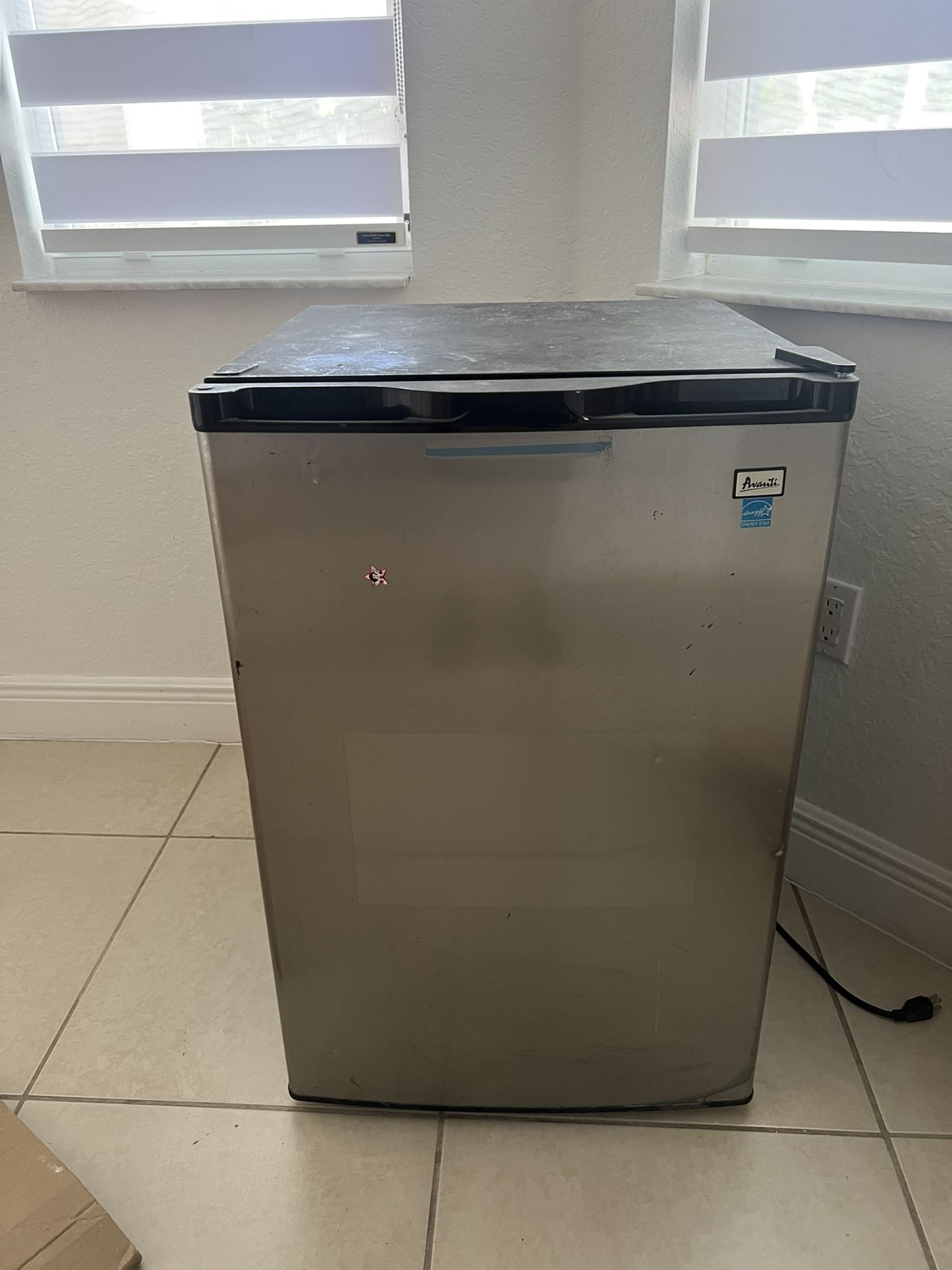 Mini fridge Good Condition Works Great