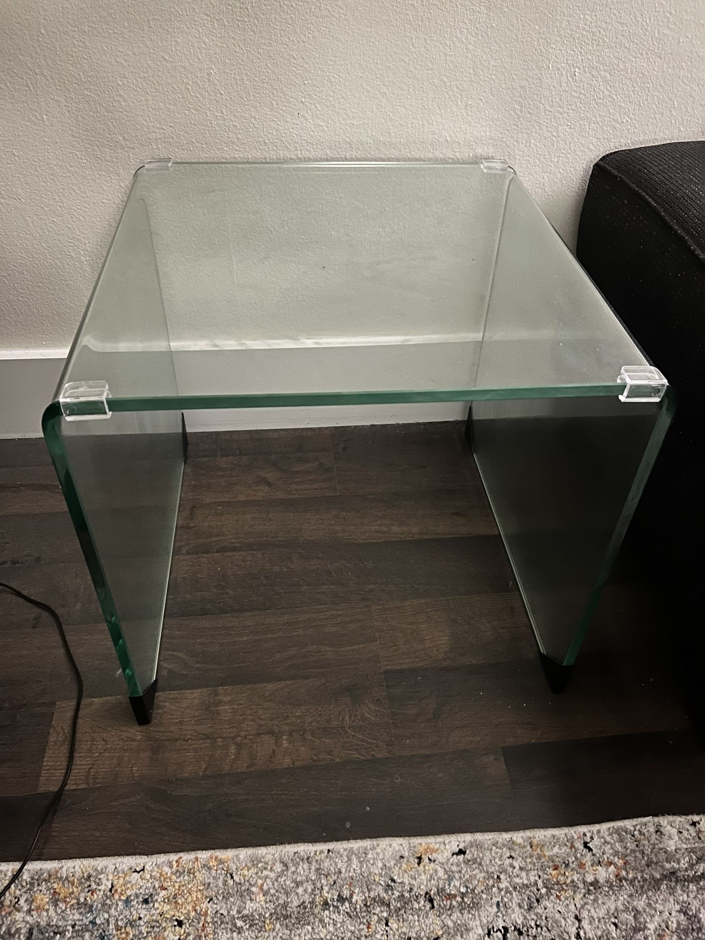 Modern Minimalist Tempered Glass End Table / Nightstand