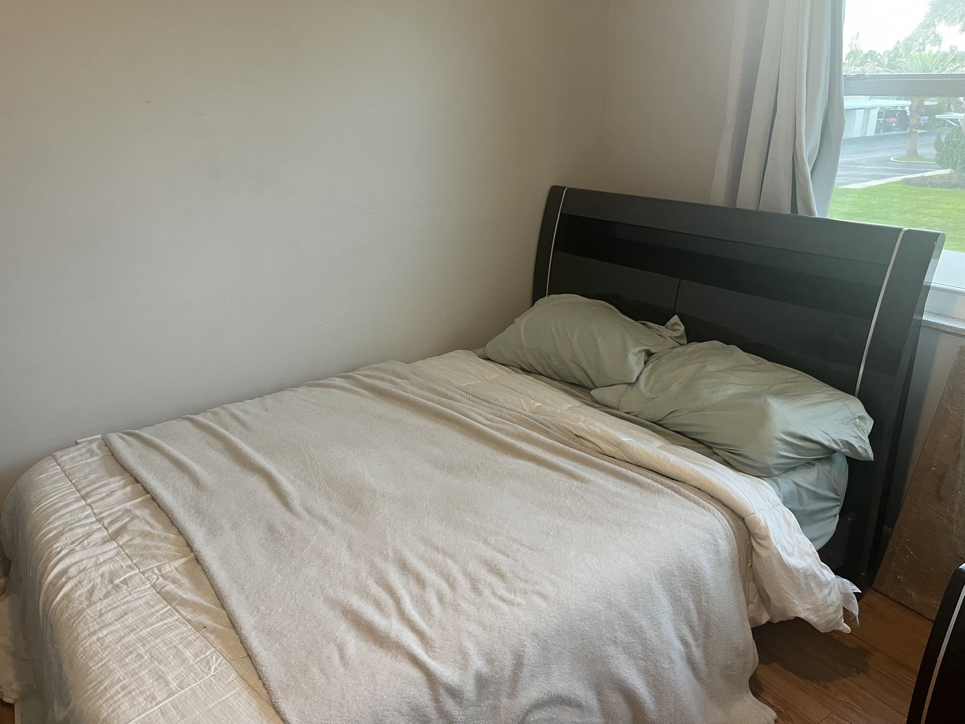 Bed Frame Modern - Full & Queen