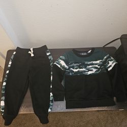 Children's Place camouflage jogging suit 2T