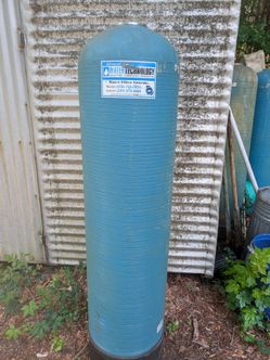 Tall water filter tank