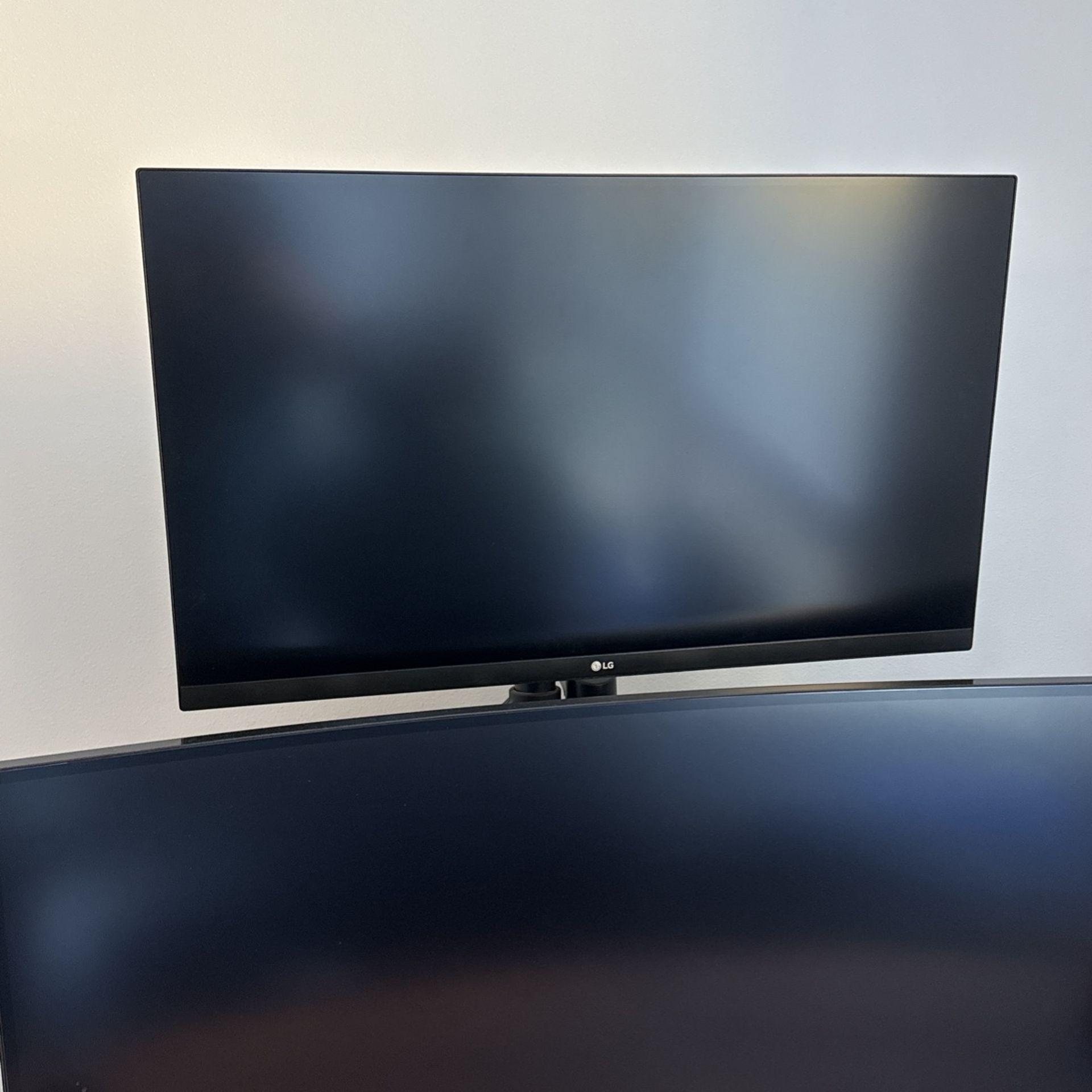4K LG monitor 27”
