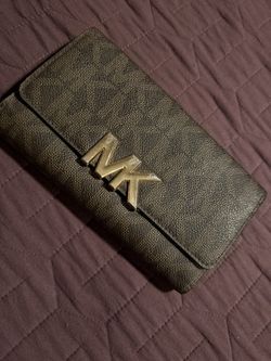 Jet Set Large Signature Logo Tri-Fold Wallet