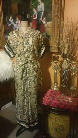 H&M 1 Piece Bodysuit. Size 6