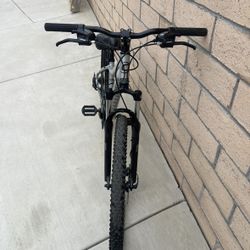 Women’s Cannondale Mountain Bike 27speed