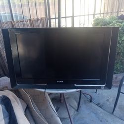 32 Inch Sony TV With Wall Mount 