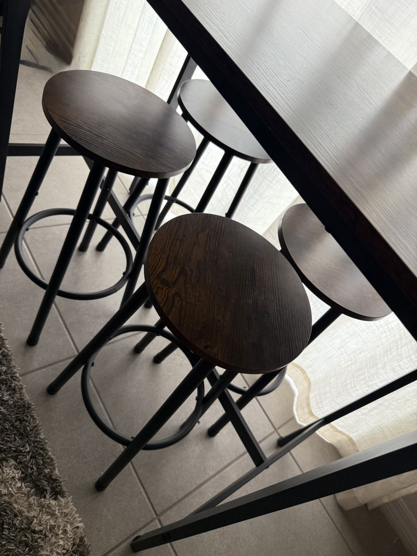 Bar table with 4 stools 