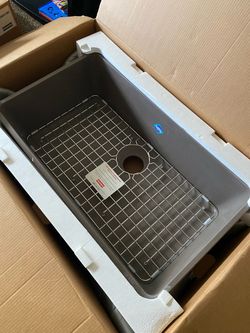 NEW Franke 32" Granite Kitchen Sink + Grid (Storm Grey) – Local Delivery Avail.