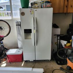 Amana Refrigerator 