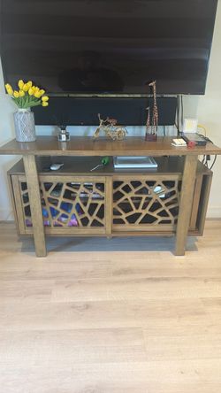 Beautiful Wood Console / TV Stand – Excellent Condition