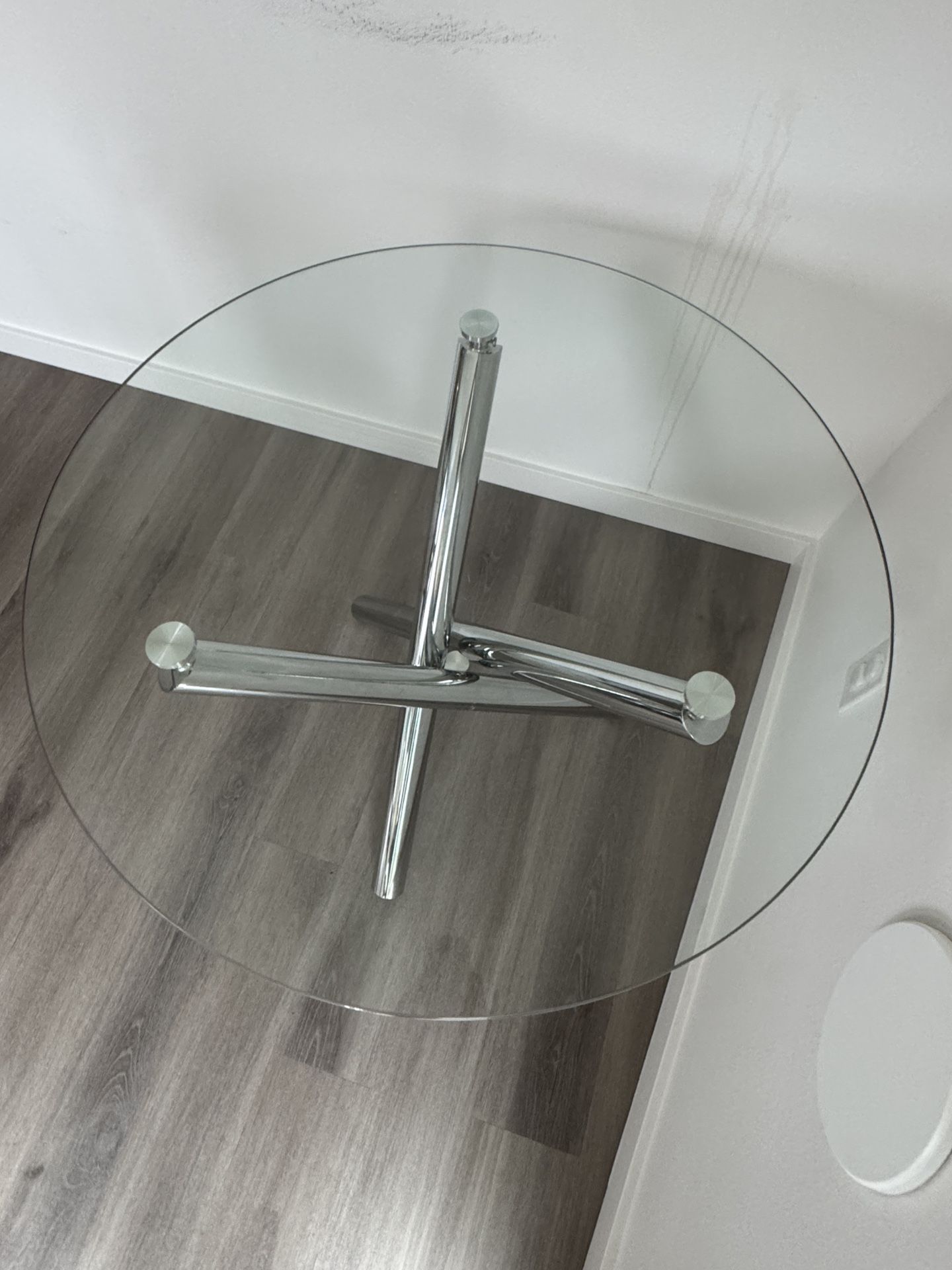 Round Dining Table/Cocktail Table