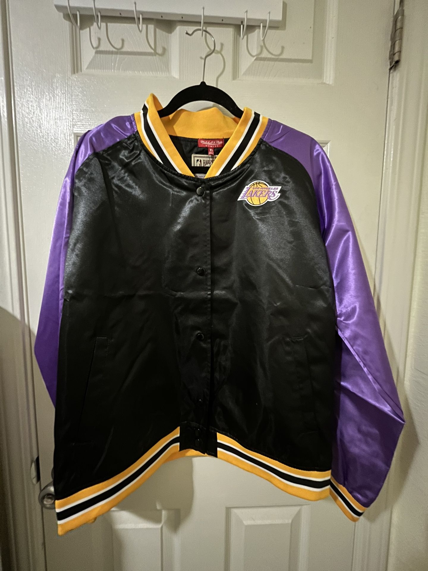 NWT Mitchell & Ness Women’s Lakers Satin Jacket XL