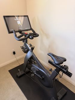 SoulCycle At-Home Bike - Like New - Touchscreen, Mat Included