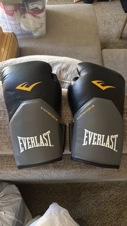 Black Everlast Boxing Gloves